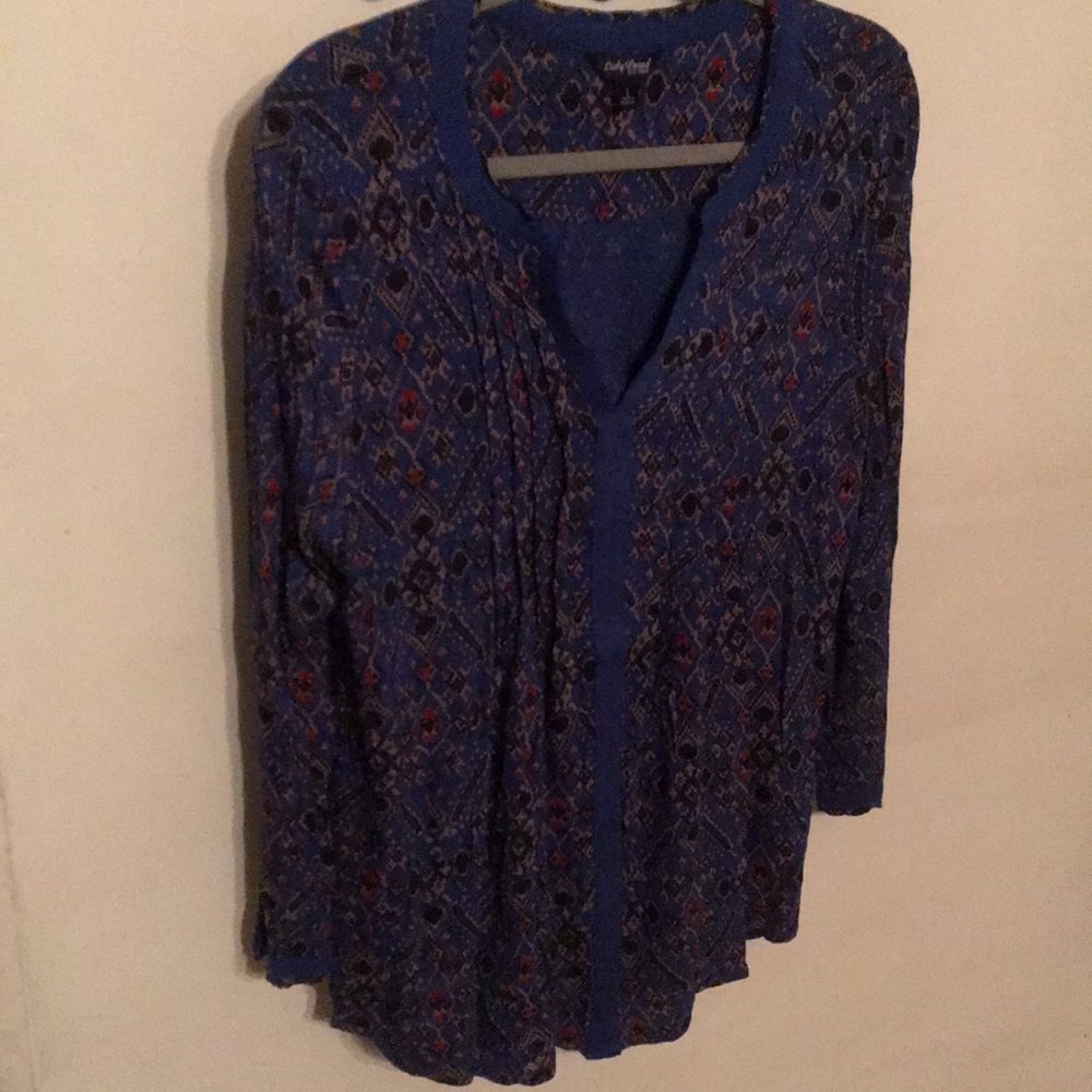 Women’s top, long sleeves, low neckline, size L